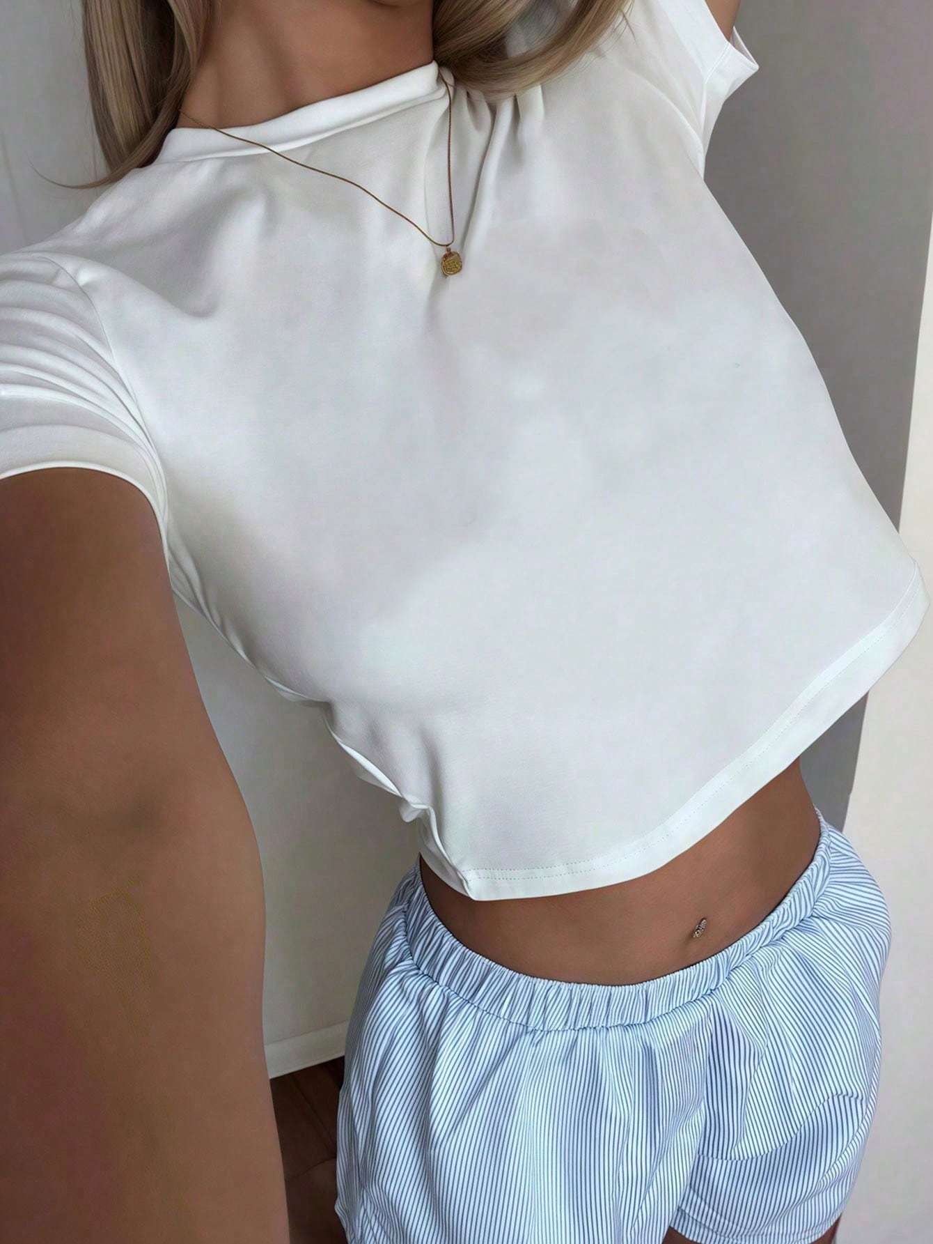 Women Solid Casual Minimalist Workout Shirt Slim Fit